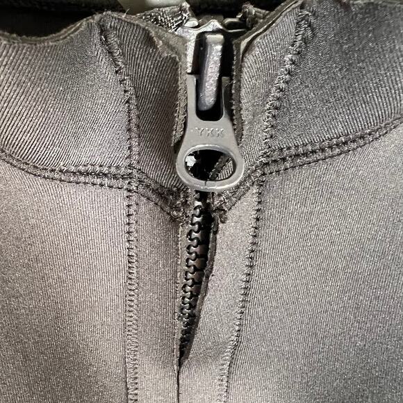 SKIMS rubberized scuba bikini set - Picture 5 of 15